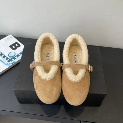 알라이아 F/W 런웨이 시어링 플랫슈즈