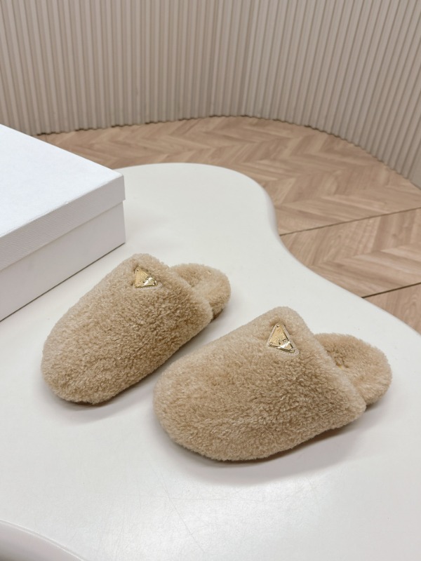 프라다 F/W 시어링 뮬 슬리퍼