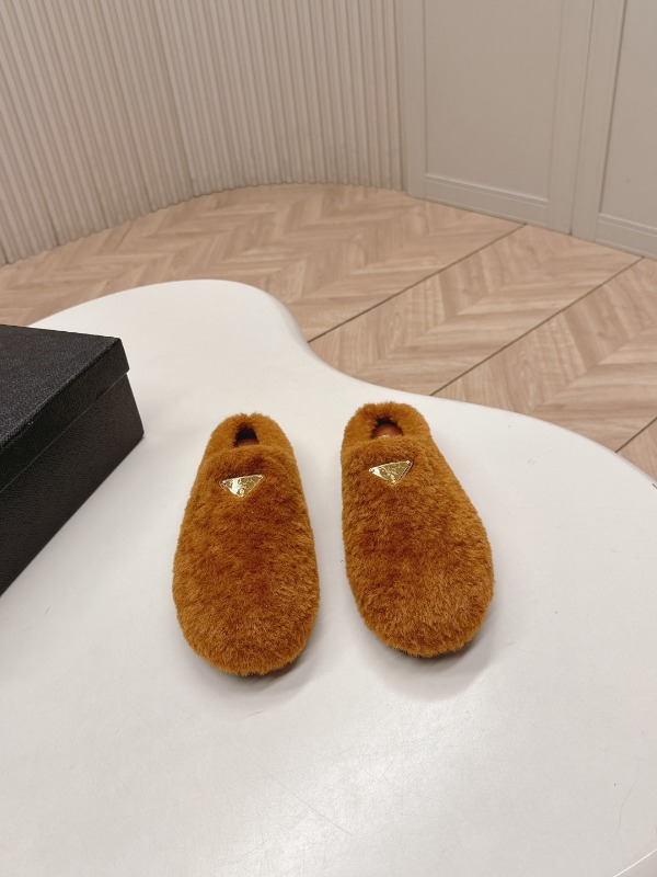 프라다 25FW 시어링 뮬