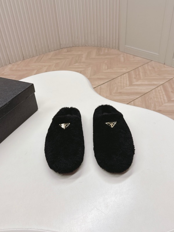 프라다 25FW 시어링 뮬