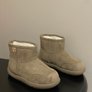 로에베 25FW 신상 어그 부츠