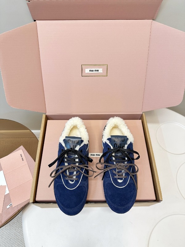 미우미우 25FW 신상 시어링 스니커즈
