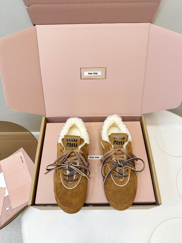 미우미우 25FW 신상 시어링 스니커즈