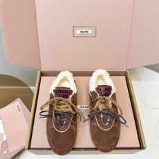 미우미우 25FW 신상 시어링 스니커즈