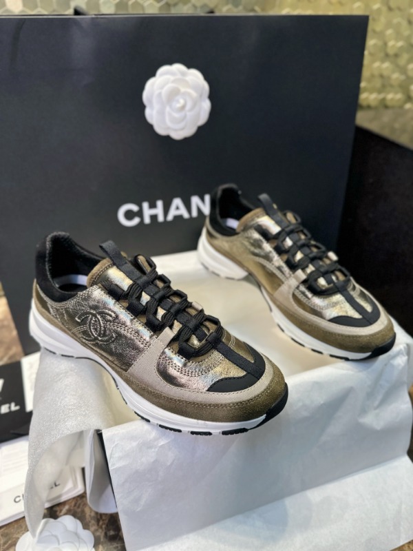 샤넬 2025A 카프스킨 스니커즈
