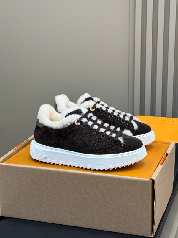 루이비통 25FW 타임아웃 스니커즈