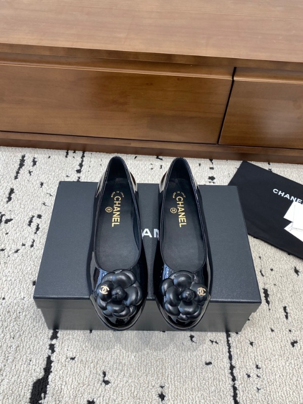 샤넬 25FW 신상 카멜리아 플랫 슈즈