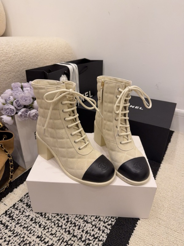 샤넬 F/W 신상 쇼트 부츠