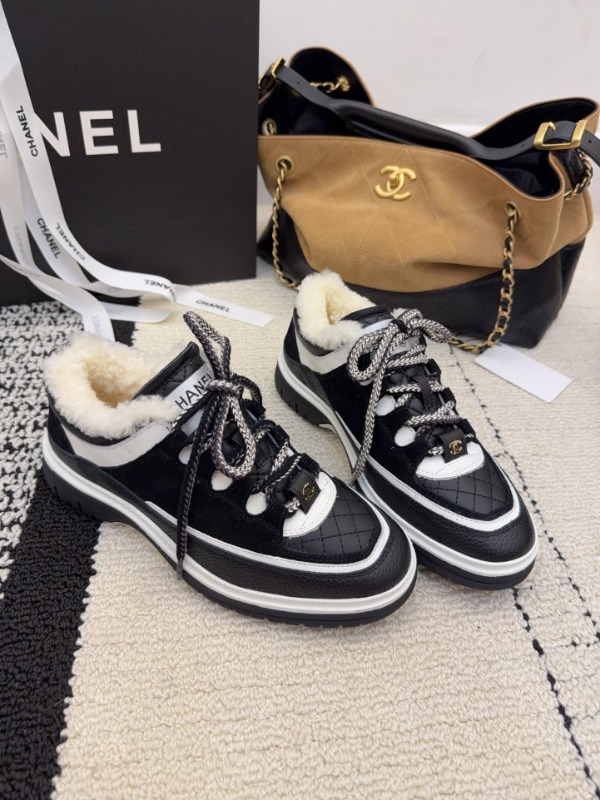 샤넬 F/W 신상 시어링 스니커즈