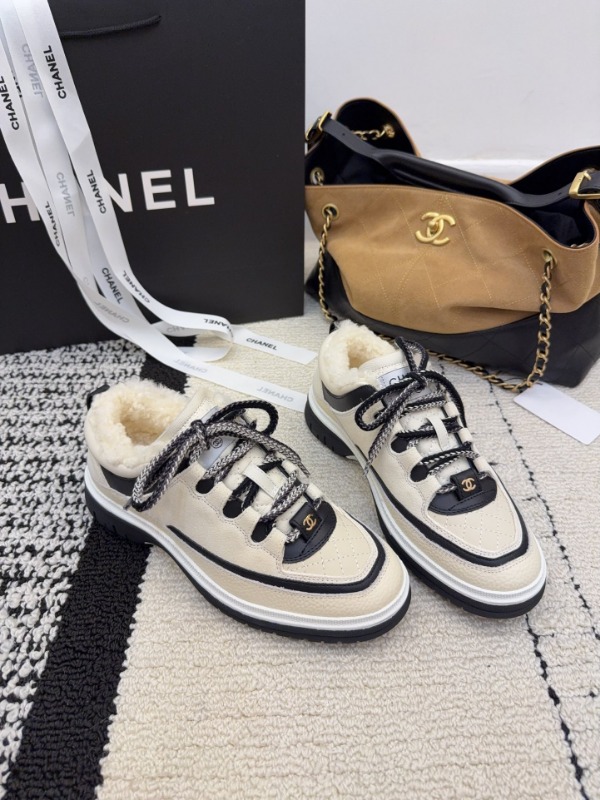 샤넬 F/W 신상 시어링 스니커즈
