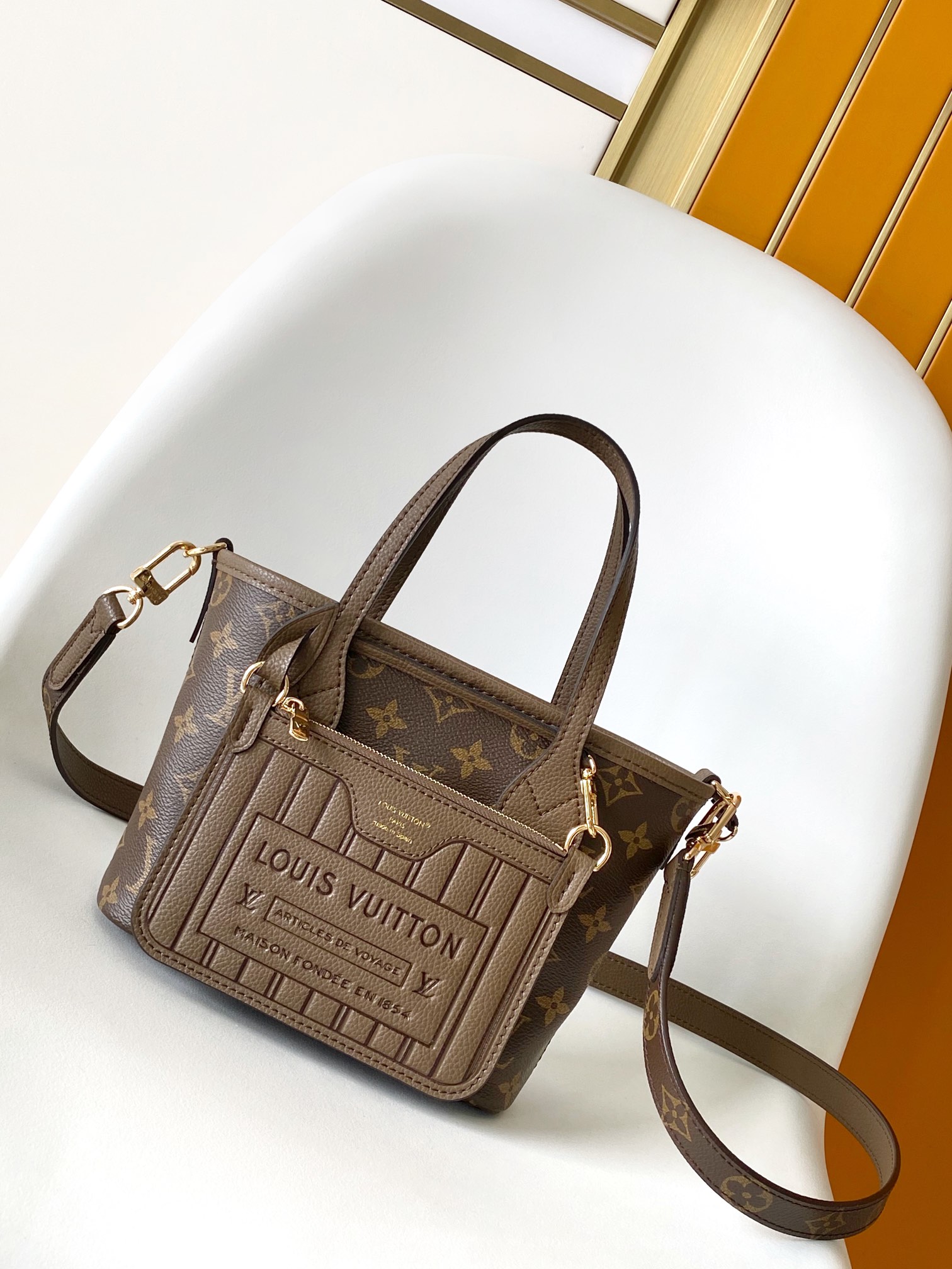 루이비통 Neverfull 인사이드 아웃 스몰 핸드백