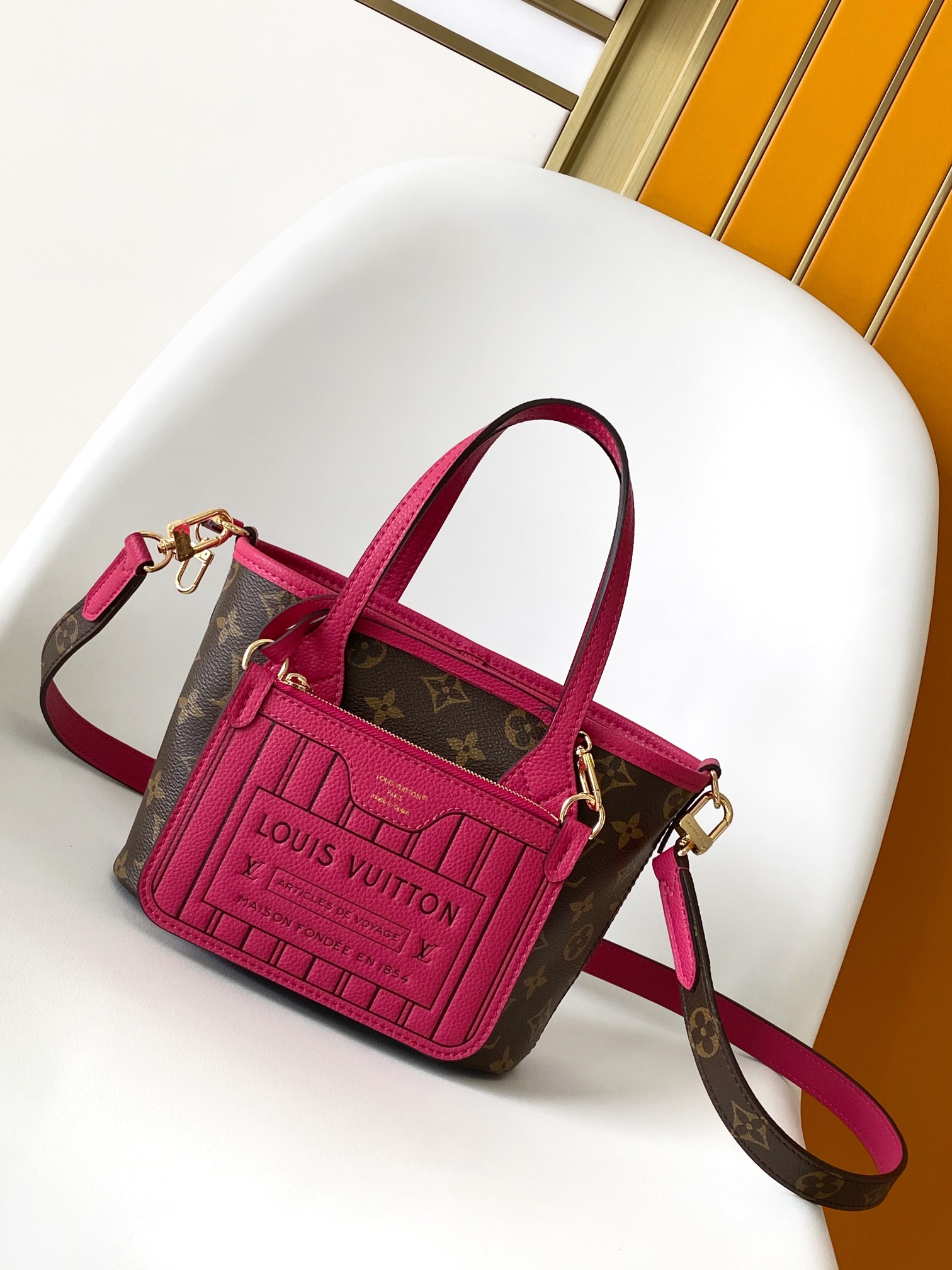 루이비통 Neverfull 인사이드 아웃 스몰 핸드백