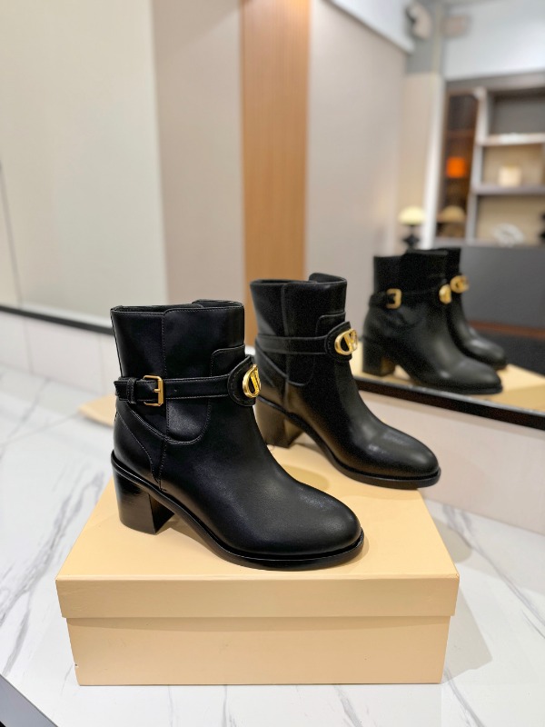 발렌티노 V로고 시그니처 앵클부츠 8cm