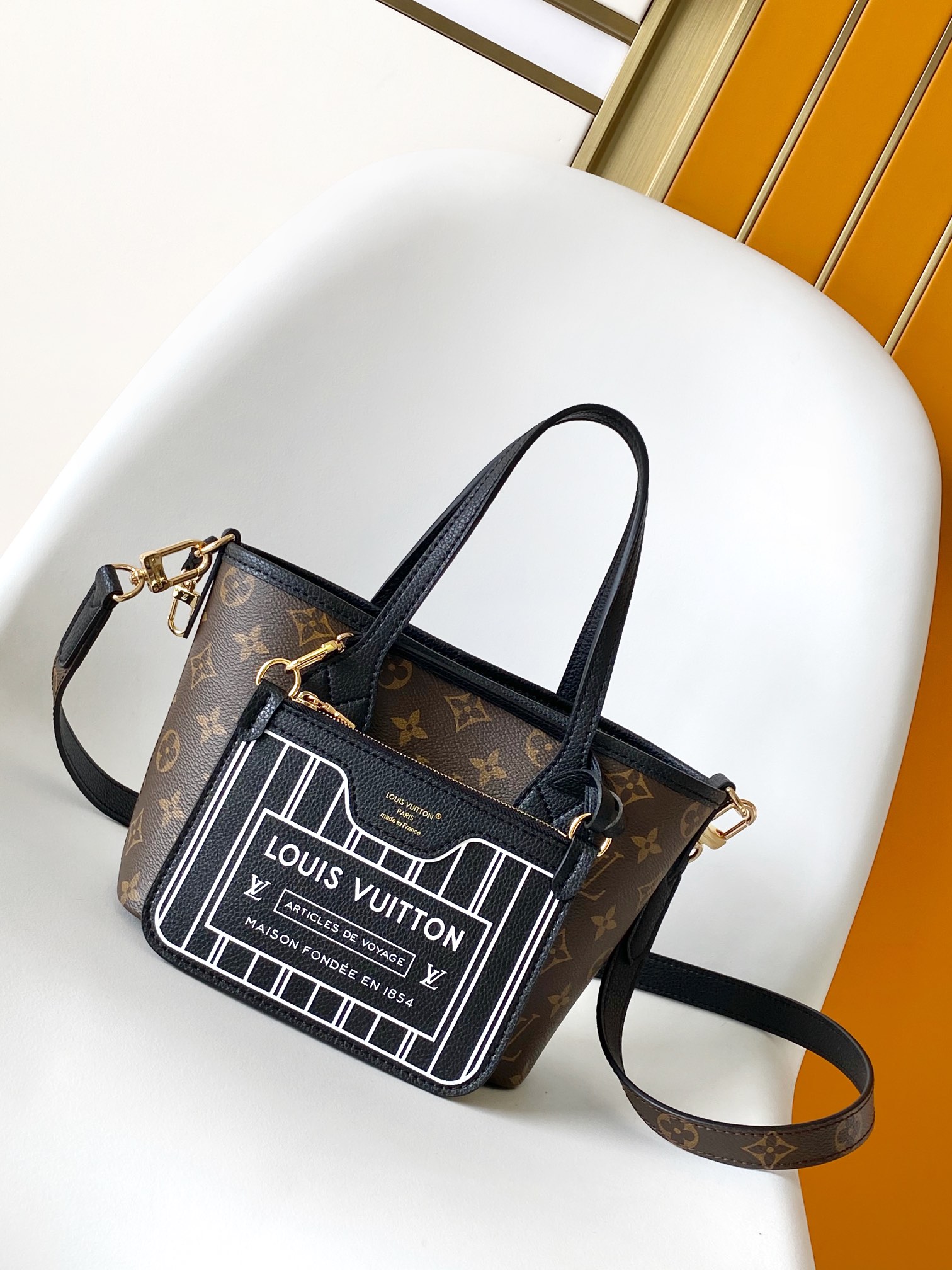 루이비통 Neverfull 인사이드 아웃 스몰 핸드백