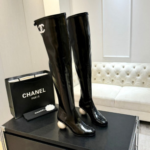 샤넬 2025/26 펄 힐 장식 오버 더 니 부츠