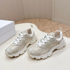 디올 신상 바이브 스니커즈