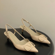 발렌티노 V로고 시그니처 슬링백 4cm