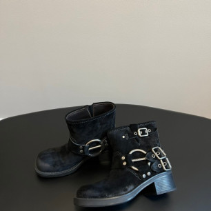 미우미우 F/W 런웨이 앵클 부츠