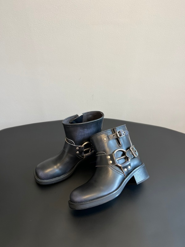 미우미우 F/W 런웨이 앵클 부츠