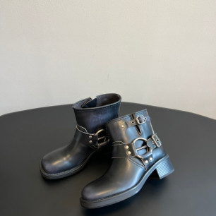 미우미우 F/W 런웨이 앵클 부츠