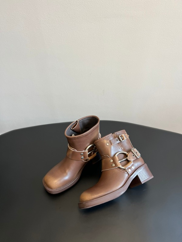 미우미우 F/W 런웨이 앵클 부츠