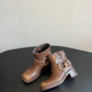 미우미우 F/W 런웨이 앵클 부츠