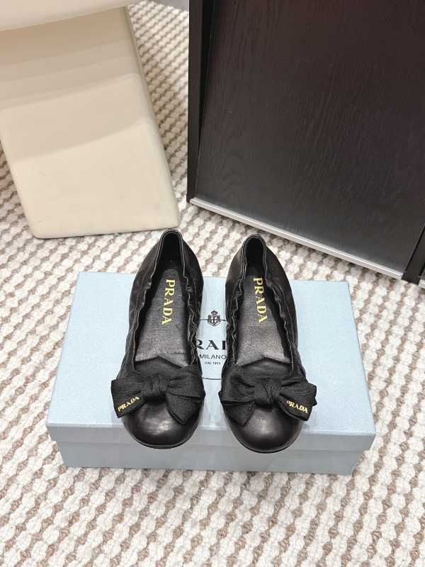 프라다 26SS 리본 플랫 슈즈