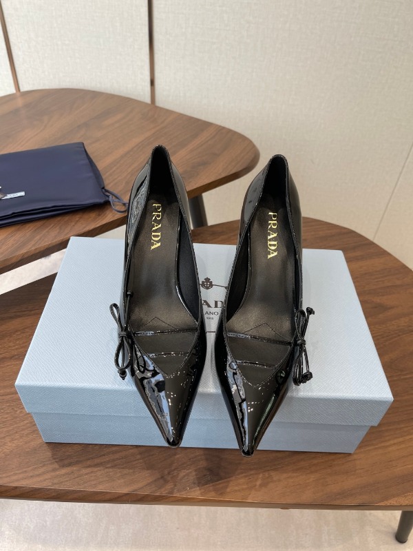 프라다 26SS 신상 펌프스 8cm