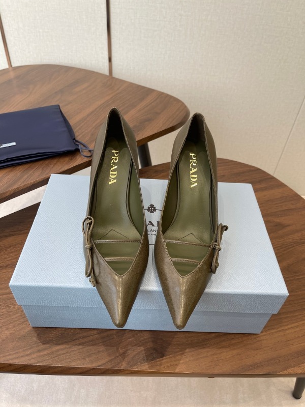 프라다 26SS 신상 펌프스 8cm