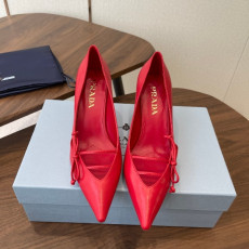 프라다 26SS 신상 펌프스 8cm