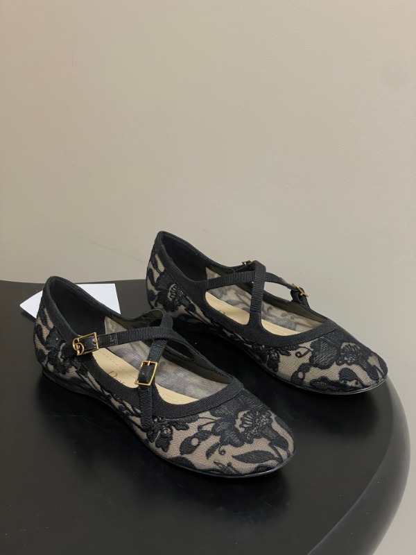디올 Very Dior 발레 플랫