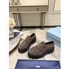 프라다 스웨이드 로퍼