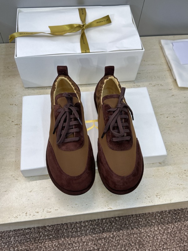 더로우 26 이른 봄 신상 스니커즈