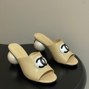 샤넬 26 봄 여름 런웨이 진주 힐 샌들 7cm