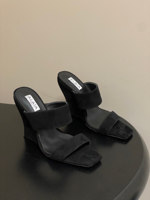 알라이아 26SS 봄 여름 신상 웨지 뮬 샌들 11cm
