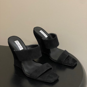 알라이아 26SS 봄 여름 신상 웨지 뮬 샌들 11cm