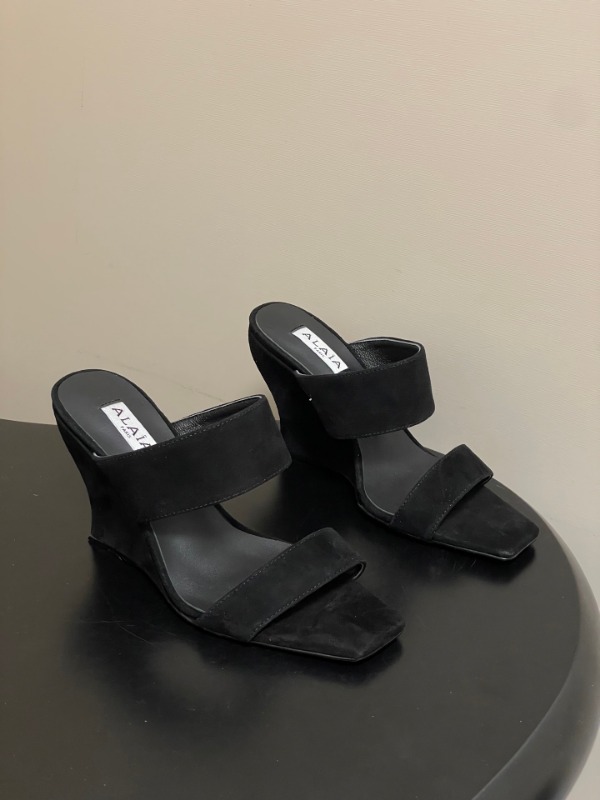 알라이아 26SS 봄 여름 신상 웨지 뮬 샌들 9.5cm