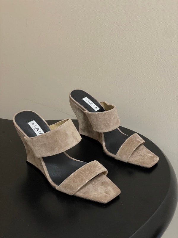 알라이아 26SS 봄 여름 신상 웨지 뮬 샌들 9.5cm
