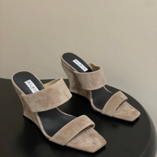 알라이아 26SS 봄 여름 신상 웨지 뮬 샌들 9.5cm