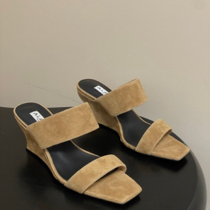 알라이아 26SS 봄 여름 신상 웨지 뮬 샌들 7cm