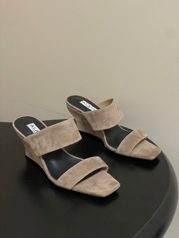 알라이아 26SS 봄 여름 신상 웨지 뮬 샌들 7cm