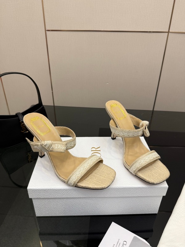 디올 26 이른 봄 신상 스트랩 힐 샌들 9.5cm