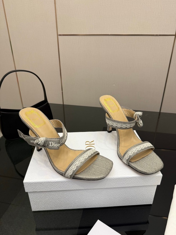 디올 26 이른 봄 신상 스트랩 힐 샌들 9.5cm