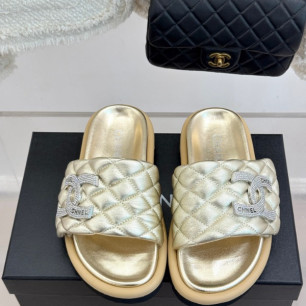 샤넬 클래식 더블 C 큐빅 벨크로 슬라이드