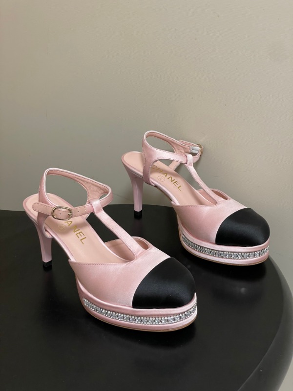 샤넬 26 신상 T스트랩 힐 샌들 8cm