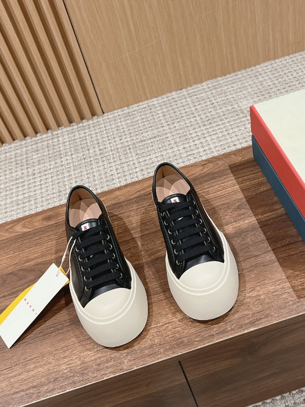 마르니 파블로 여성 스니커즈