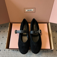 미우미우 스웨이드 발레리나 슈즈