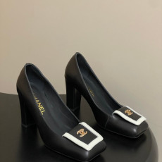 샤넬 26 신상 더블C 버클 펌프스 9cm
