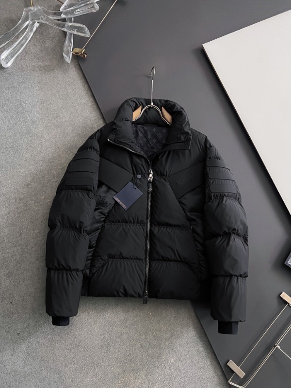 루이비통 25FW 다운 재킷