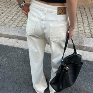 루이비통 26 이른 봄 데님 팬츠